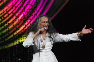 Maria Beth&acirc;nia faz show no teatro Guararapes cantando Chico Buarque na noite desta quinta-feira/In&ecirc;s Campelo/DP/D.A PRESS