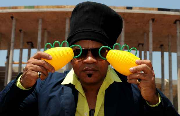 Carlinhos Brown apresentou o instrumento chamado de caxirola. Cr&eacute;dito: Bruno Peres/CB/D.A Press