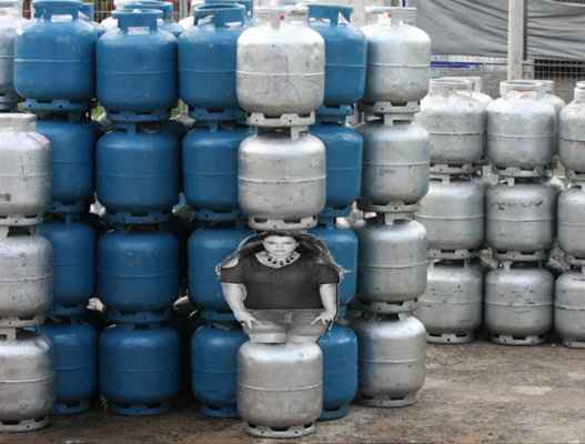 Preta como um botij&atilde;o de g&aacute;s. Foto: N&atilde;oSalvo.com/Reprodu&ccedil;&atilde;o