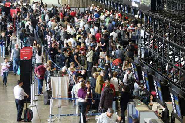 Aeroporto de Guarulhos ter&aacute; alto fluxo de passageiros e, em eventuais emerg&ecirc;ncias entre passageiros em tr&acirc;nsito, ter&aacute; que hospedar visitantes em hot&eacute;is pr&oacute;ximos, que dever&atilde;o estar lotados