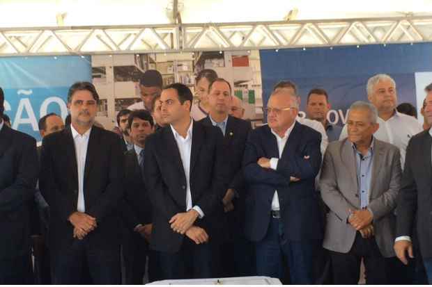 Comitiva está presente em Palmares, nesta segunda-feira, para assinatura de ordens de serviço para construção de 13 escolas Foto: Thiago Neuenschwander DP/D.A./Press(Thiago Neuenschwander DP/D.A./Press) Comitiva está presente em Palmares, nesta segunda-feira, para assinatura de ordens de serviço para construção de 13 escolas Foto: Thiago Neuenschwander DP/D.A./Press/Thiago Neuenschwander DP/D.A./Press