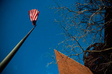 A imagem registra uma bandeira dos Estados Unidos do lado de fora do John Joseph Moakley United States Courthouse, o tribunal em que será realizado o julgamento de Djokhar Tsarnaev
Foto: GETTY IMAGES NORTH AMERICA/AFP/Arquivos Andrew Burton() A imagem registra uma bandeira dos Estados Unidos do lado de fora do John Joseph Moakley United States Courthouse, o tribunal em que será realizado o julgamento de Djokhar Tsarnaev
Foto: GETTY IMAGES NORTH AMERICA/AFP/Arquivos Andrew Burton/