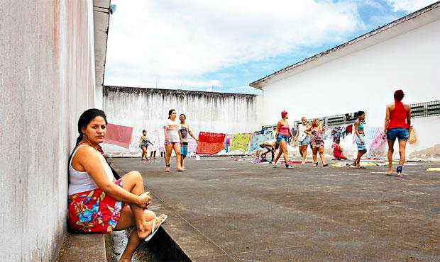 P&aacute;tio do pres&iacute;dio feminino em Abreu e Lima &eacute; conhecido como "Praia de Muro Alto"/
