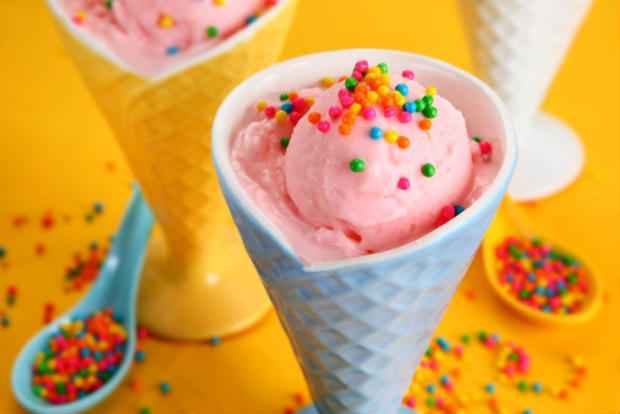 O sorvete de morango fica por três horas no freezer. Foto: Concept/Divulgação