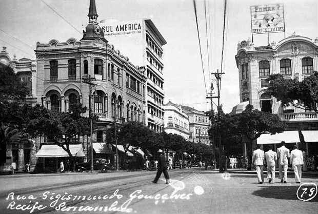 Obra destaca mudanças urbanísticas em pontos famosos do Recife. Crédito: Josivan Rodrigues/Divulgação() Obra destaca mudanças urbanísticas em pontos famosos do Recife. Crédito: Josivan Rodrigues/Divulgação/