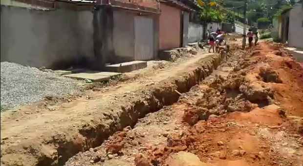 A obra não foi concluída e causa transtornos aos vizinhos. Foto: Alef Silva/WhatsApp/Cortesia() A obra não foi concluída e causa transtornos aos vizinhos. Foto: Alef Silva/WhatsApp/Cortesia/
