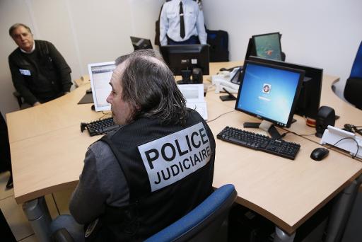Quatro homens com entre 22 e 28 anos de idade, suspeitos de cumplicidade com os autores dos atentados em Paris, que causaram 17 mortes, estão nesta terça-feira à disposição da justiça, anunciou o procurador da República em um comunicado.
Foto: AFP PATRICK KOVARIK/