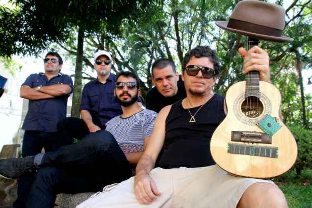 Banda é um dos principais nomes do movimento Manguebeat. Crédito: Catarse/Reprodução() Banda é um dos principais nomes do movimento Manguebeat. Crédito: Catarse/Reprodução/