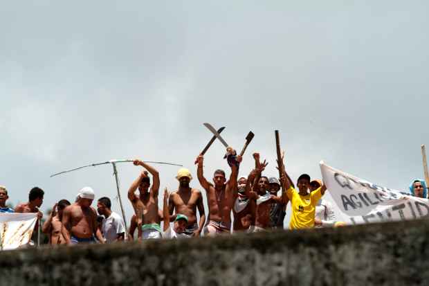 Clima de tensão também na Penitenciária Barreto Campelo, em Itamaracá, nesta terça. Foto: Allan Torres/TV Clube