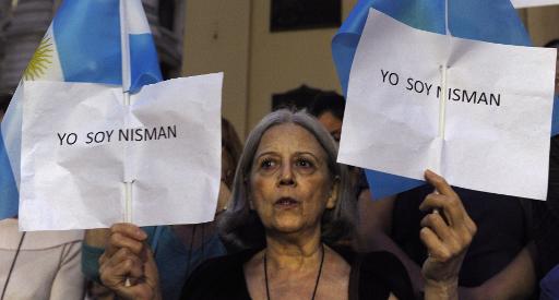 Mulher segura cartaz dizendo "Eu sou Nisman" durante ato na praça de Maio, em Buenos Aires. Foto: AFP/Arquivos ALEJANDRO PAGNI() Mulher segura cartaz dizendo "Eu sou Nisman" durante ato na praça de Maio, em Buenos Aires. Foto: AFP/Arquivos ALEJANDRO PAGNI/
