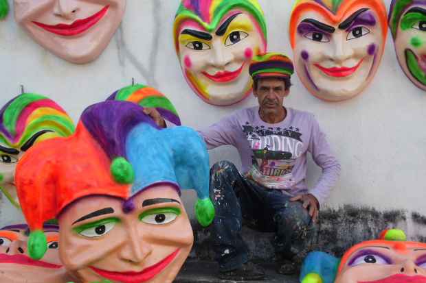 Zé Pezinho: mesmo fora da sua terra, o artesanato nunca saiu da rotina. Foto: Sergio Leão/Prefeitura de Bezerros 