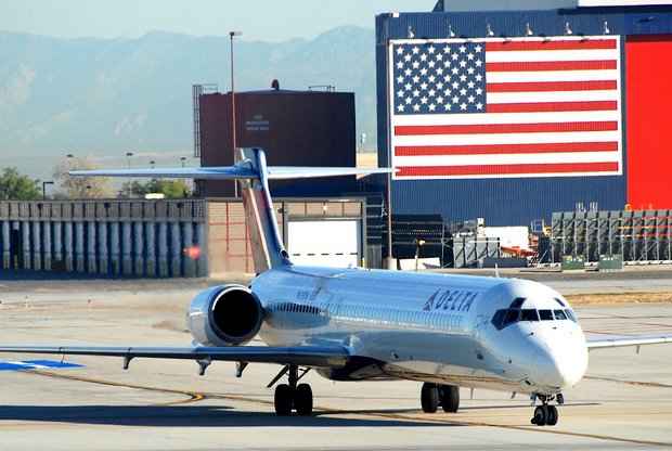 MD-90 da Delta Airlines fez pouso de emergência após a porta da cabine emperrar. Foto: Flickr/Aero_icarus (Creative Commons)(Flickr/Aero_icarus (Creative Commons)) MD-90 da Delta Airlines fez pouso de emergência após a porta da cabine emperrar. Foto: Flickr/Aero_icarus (Creative Commons)/Flickr/Aero_icarus (Creative Commons)