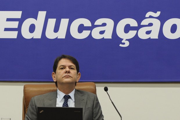 Cid Gomes sugere modelo inspirado nas provas do Detran. Foto: Elza Fi&uacute;za/Ag&ecirc;ncia Brasil/Elza Fi&uacute;za/Ag&ecirc;ncia Brasil