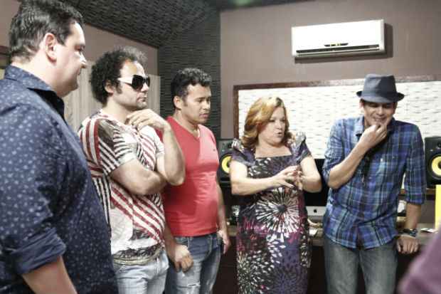 Andr&eacute; Rio, Maestro Forr&oacute;, Almir Rouche, Nena Queiroga e Maestro Spok anunciaram &agrave; imprensa o repert&oacute;rio do Baile Municipal. Foto: Blenda Souto Maior/DP/DA Press/