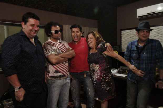 Os âncoras do evento comemoram participação pernambucana na festa. Foto: Blenda Souto Maior/DP/DA Press