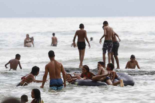 Praias do Pina e de Brasília Teimosa bombam nos finais de semana. Foto: Ricardo Fernandes/DP/DA Press