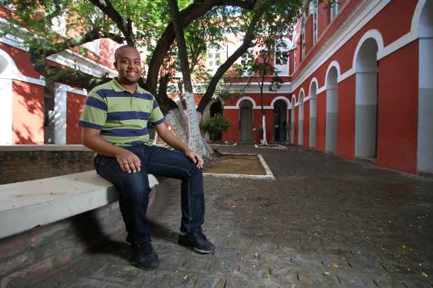 Jackson concluiu o ensino médio no Ginásio Pernambucano e passou no vestibular da UPE. Foto: Paulo Paiva/DP/D.A.Press