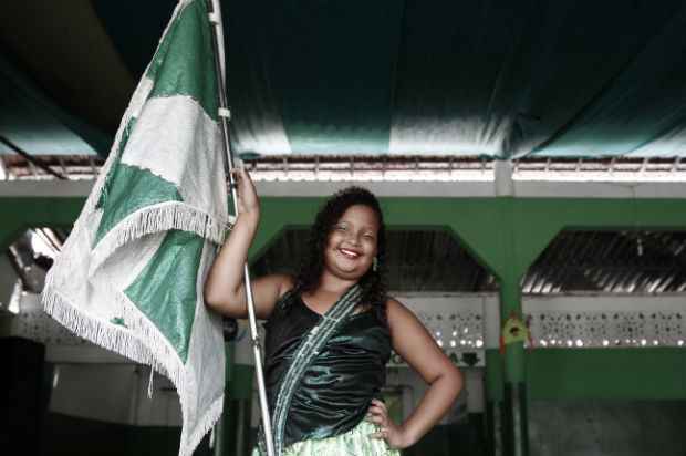 Paloma foi batizada a primeira porta-bandeira mirim da Escola Gigante do Samba(Blenda Souto Maior/DP/D.A Press) Paloma foi batizada a primeira porta-bandeira mirim da Escola Gigante do Samba/Blenda Souto Maior/DP/D.A Press