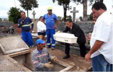 Corpos dos g&ecirc;meos de 40 dias foram enterrados ontem em Uberaba. Foto: Emerson Ferreira/Divulga&ccedil;&atilde;o/