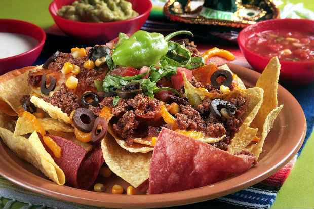 Prato Carlos Santana, feito de nachos com Picadillo, é um dos sucessos entre os pratos salgados. Foto: Escalantes/Divulgação