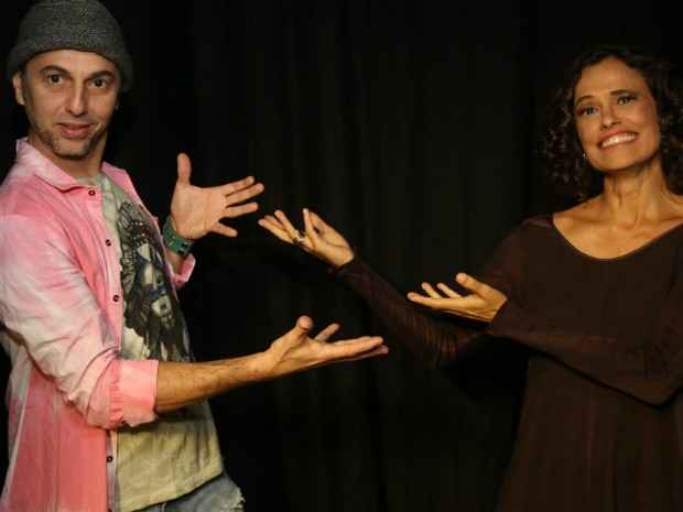 Zeca Baleiro e Zélia Duncan dividem o palco do Teatro Guararapes. Foto: Dudu Leal/Divulgação() Zeca Baleiro e Zélia Duncan dividem o palco do Teatro Guararapes. Foto: Dudu Leal/Divulgação/