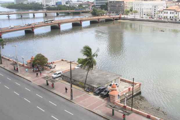 Projeto quer transformar abandono em ponto turístico no Cais Martins de Barros. Foto: Júlio Jacobina/DP/DA Press() Projeto quer transformar abandono em ponto turístico no Cais Martins de Barros. Foto: Júlio Jacobina/DP/DA Press/