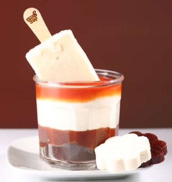 O picolé de Romeu e Julieta é servido com queijo mascarpone e recheio de goiabada. Foto: Carlos Cajueiro/ Divulgação() O picolé de Romeu e Julieta é servido com queijo mascarpone e recheio de goiabada. Foto: Carlos Cajueiro/ Divulgação/