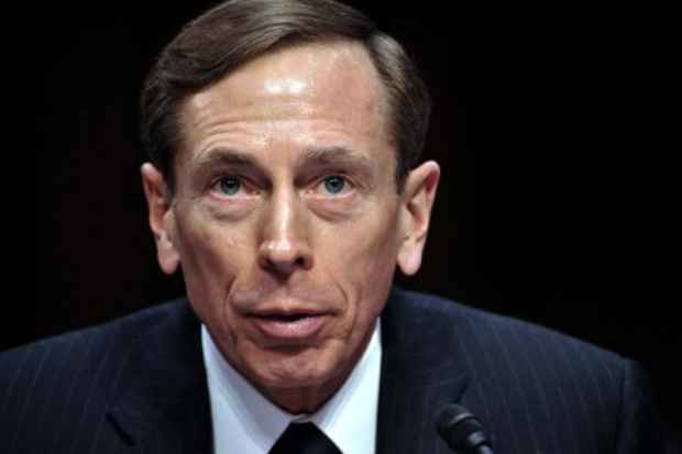 O ex-diretor da CIA, David Petraeus, em 31 de janeiro de 2012. Petraeus vai se declarar culpado de negligência no vazamento de documentos confidenciais entregues a sua amante, anunciou nesta terça-feira o departamento da Justiça americano(AFP/Arquivos KAREN BLEIER) O ex-diretor da CIA, David Petraeus, em 31 de janeiro de 2012. Petraeus vai se declarar culpado de negligência no vazamento de documentos confidenciais entregues a sua amante, anunciou nesta terça-feira o departamento da Justiça americano/AFP/Arquivos KAREN BLEIER