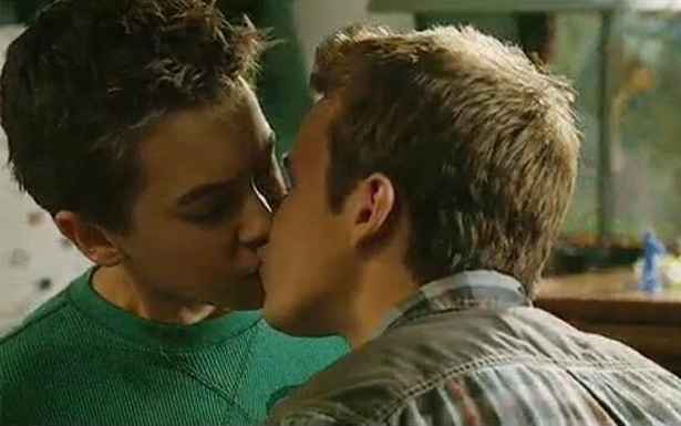 Jude Foster (Hayden Byerly) e Connor (Gavin MacIntosh) fazem história na TV dos EUA. Crédito: ABC/Reprodução() Jude Foster (Hayden Byerly) e Connor (Gavin MacIntosh) fazem história na TV dos EUA. Crédito: ABC/Reprodução/