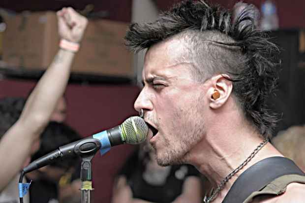 Napalm Band se apresenta no local em abril. Foto: Divulgação oficial