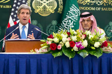 Kerry participa de uma entrevista coletiva com o chanceler saudita, em Riad. Foto: Evan Vucci/AFP Photo/