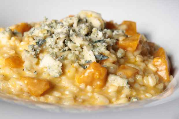 O Risoto de abobóra com gorgozola é opção para quem prefere substituir a carne, mas não está no Parrilero. Foto: Roberto Ramos/DP/D.A Press/