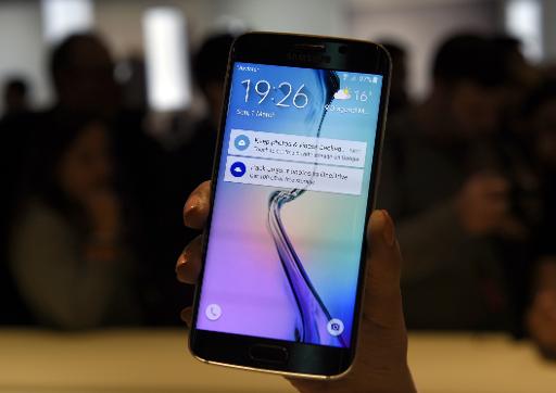 O S6 Galaxy Edge, rival direto do iPhone 6 Plus. Foto: AFP LLUIS GENE() O S6 Galaxy Edge, rival direto do iPhone 6 Plus. Foto: AFP LLUIS GENE/