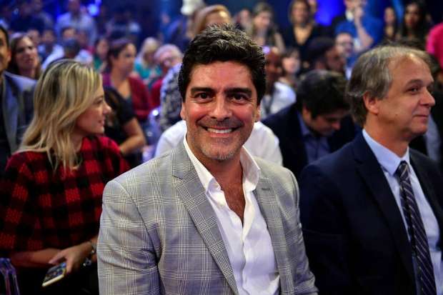 Junno, namorado da apresentadora, assistiu ao evento na plateia. Foto: Record/Divulgação