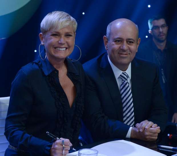 Xuxa ao lado de Luis Cláudio Costa, presidente da Record. Foto: Record/Divulgação