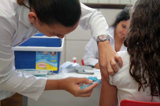 Campanha de vacinação contra o vírus HPV começou na última segunda-feira (2). Foto: Annaclarice Almeida/DP/D.A Press