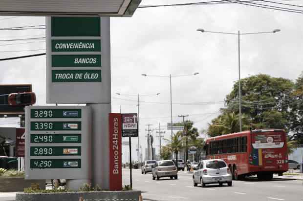 Aumento de 8,42% teve impacto direto na alta do IPCA de fevereiro, segundo dados do IBGE. Foto: Blenda Souto Maior/DP/D.A Press() Aumento de 8,42% teve impacto direto na alta do IPCA de fevereiro, segundo dados do IBGE. Foto: Blenda Souto Maior/DP/D.A Press/