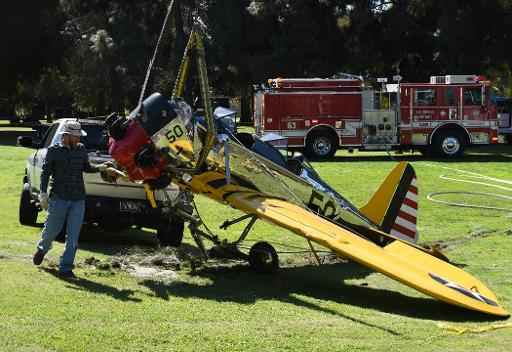 Bombeiros e autoridade de aviação removem o avião do ator Harrison Ford, que caiu em um campo e golfe em Venice, Califórnia. Foto: AFP MARK RALSTON() Bombeiros e autoridade de aviação removem o avião do ator Harrison Ford, que caiu em um campo e golfe em Venice, Califórnia. Foto: AFP MARK RALSTON/