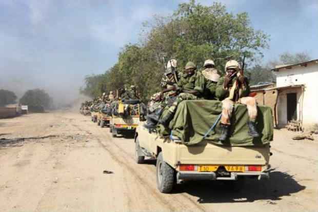 Soldados do Chade fazem patrulha na fronteira com a Nigéria. Foto: AFP Stephane Yas() Soldados do Chade fazem patrulha na fronteira com a Nigéria. Foto: AFP Stephane Yas/