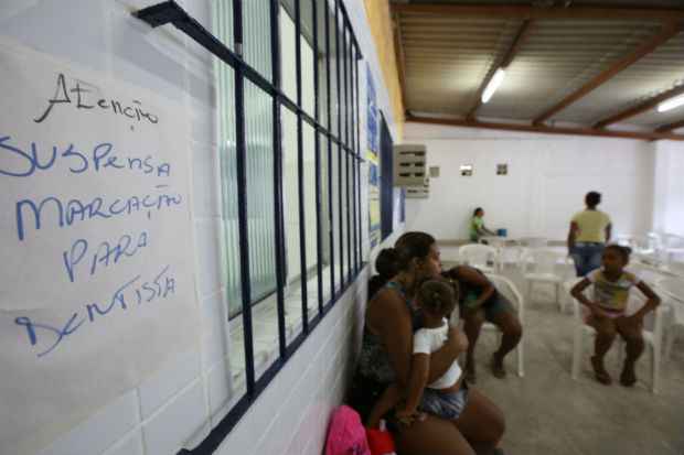 Há três meses, população da comunidade de Lagoa Encantada, no bairro do Ibura, não consegue marcar consultas odontológicas. Foto: Teresa Maia/DP/D.A Press/Crédito: Teresa Maia/DP/D.A Press