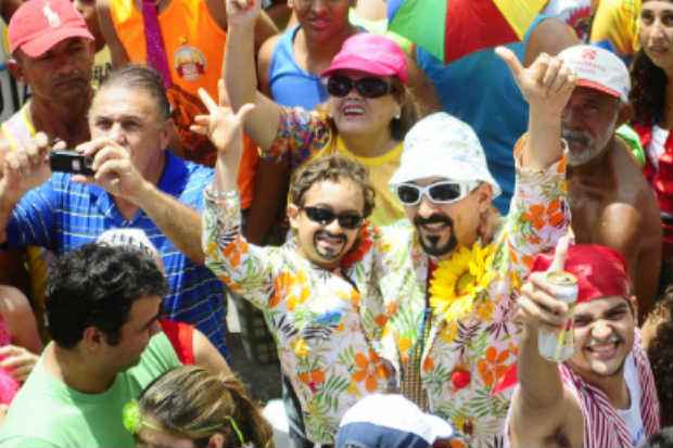 Durante o carnaval, as pessoas dão um valor diferente às experiências táteis que normalmente não apreciam. Helder Tavares/DP/D.A Press