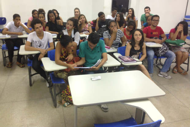 No primeiro período do curso de letras, estudantes ficam livre nas aulas de três disciplinas que estão sem professor