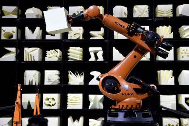 Um robô é exposto durante a feira de tecnologia CeBIT, em Hannover, no dia 16 de março de 2015. Foto: Tobias Schwarz/AFP() Um robô é exposto durante a feira de tecnologia CeBIT, em Hannover, no dia 16 de março de 2015. Foto: Tobias Schwarz/AFP/