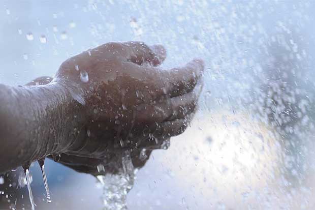 Alta da conta de &aacute;gua foi aprovada pela Arpe e entra em vigor nesta sexta-feira. Foto: Guilherme Ver&iacute;ssimo/Esp DP/D.A Press