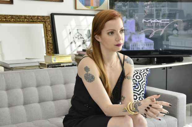 Julia não obedece aos estereótipos de it girl. Foto: João Sal/Divulgação
