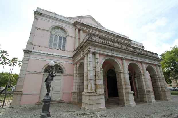 Teatro de Santa Isabel recebe turistas para tour gratuito aos domingos. Foto: Nando Chiappetta/DP/DA Press/