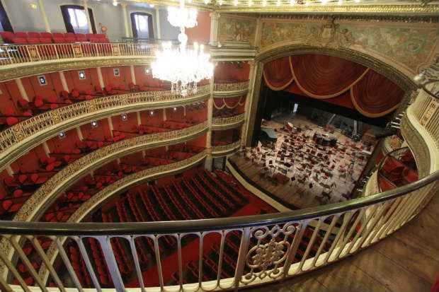 Inaugurado em 1850, o Santa Isabel é o segundo teatro mais antigo do Recife. Foto: Nando Chiappetta/DP/DA Press