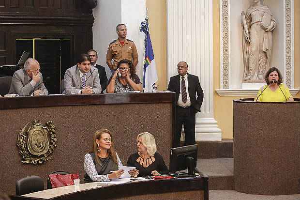 Parlamentar disse que categoria e governo precisam de mais tempo para debater a proposta. Na próxima segunda, categoria e governo sentam à mesa (Foto: Roberto Soares/Alepe)(Roberto Soares/Alepe) Parlamentar disse que categoria e governo precisam de mais tempo para debater a proposta. Na próxima segunda, categoria e governo sentam à mesa (Foto: Roberto Soares/Alepe)/Roberto Soares/Alepe