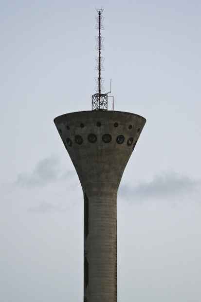 Torre de Transmissão da Tv Manchete foi a primeira obra de Niemeyer em Pernambuco. Foto: Helder Tavares/DP/D.A.Press