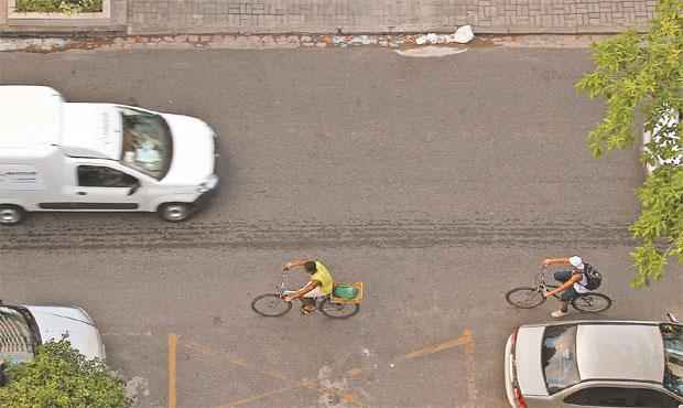 Levantamento alerta para fluxo de ciclistas que trafegam na via pela contramão. Foto:Paulo Paiva/DP/D.A.Press() Levantamento alerta para fluxo de ciclistas que trafegam na via pela contramão. Foto:Paulo Paiva/DP/D.A.Press/